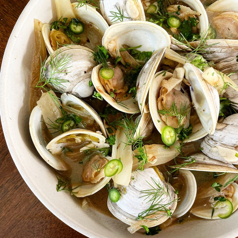Cooking with Nomadica — Clams, fennel, white wine + serrano butter